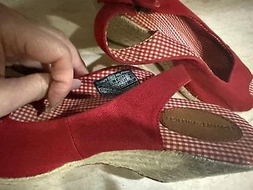 Босоножки, сандалии, шлепанцы: Tommy Hilfiger qadın sandaleti – kətan materiallı, qırmızı rəngdə — 1