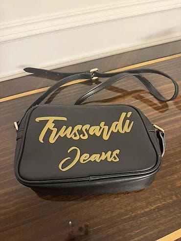 orginal canta: Trussardi Jeans çiyin çantası - Rəng: qara, ön hissədə qızılı — 1