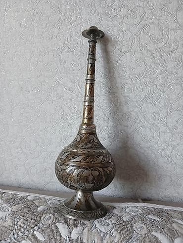 Bir vaza, Metal