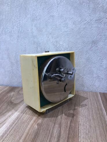 qizil onluq qiymeti: Masaüstü Mexaniki Əntiq saat 1970 il — 26