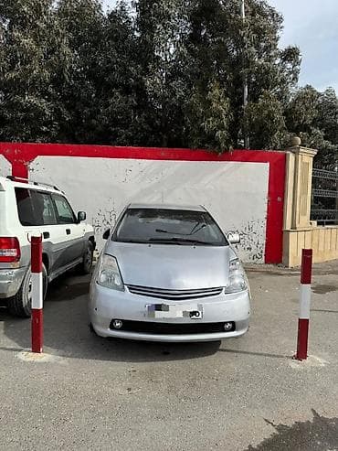 Toyota Prius hatchback – hibrid güc aqreqatı ilə şəhər və uzun yol