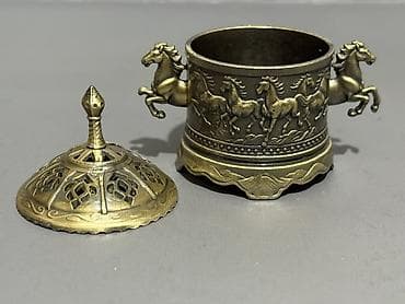 ritual samlar: Təsvir: – Material: bürünc tonlu metal ərinti – Formaat: qapaqlı kiçik — 4