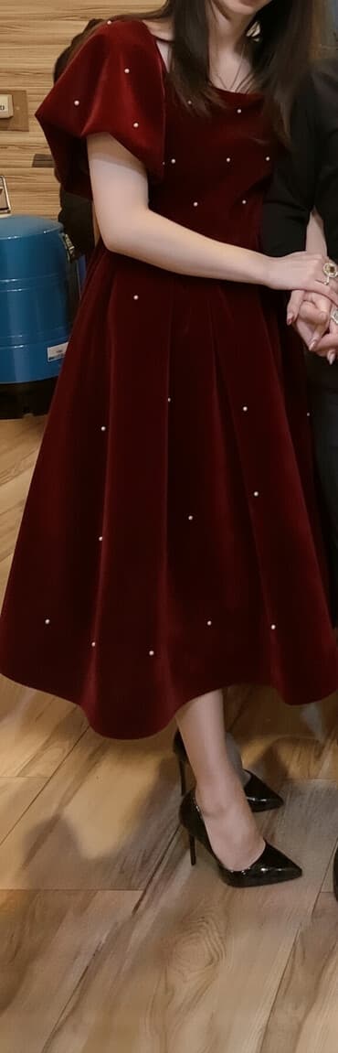 Paltar satilir kicik olcudu 120 manata alinib bir defe ad gunume