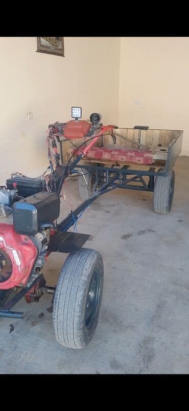 Motonəqliyyat: Özəqayırma mini traktor qoşqu ilə birlikdə - 4 təkərli şassi üzərində — 2