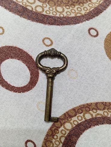 kohnə alətlər: Məhsul: Antik tərzli borulu mexaniki açar Təsvir: - Material — 3