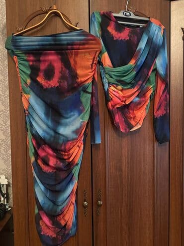 Baş geyimləri: Rəngarəng naxışlı dəst – uzun ətək və uzunqoll bluz. - Parça: nazik — 1