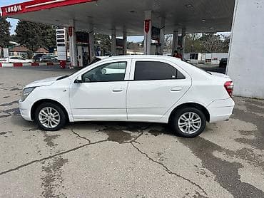 niva oturacaqlar: Chevrolet Cobalt: 1.6 l | 2024 il 120000 km Sedan — 7