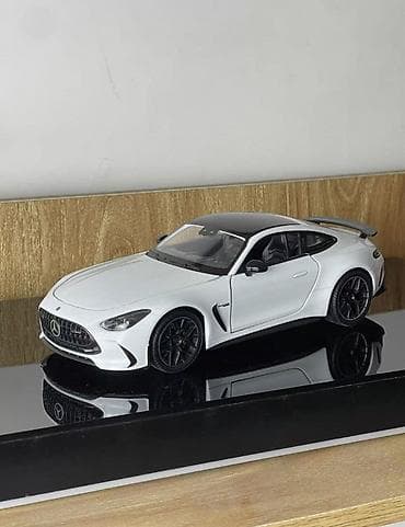 Mende Qırmızı Mercedes-AMG GT 63 kupe die-cast maket avtomobildir - — 1