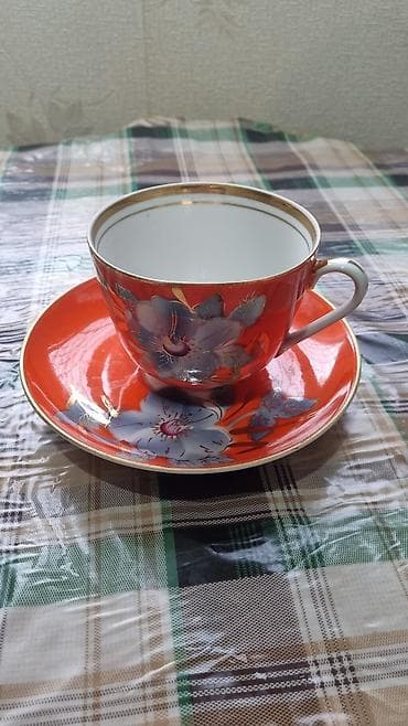 Советская подарочная чашка с блюдцем большого размера. есть потёртости
