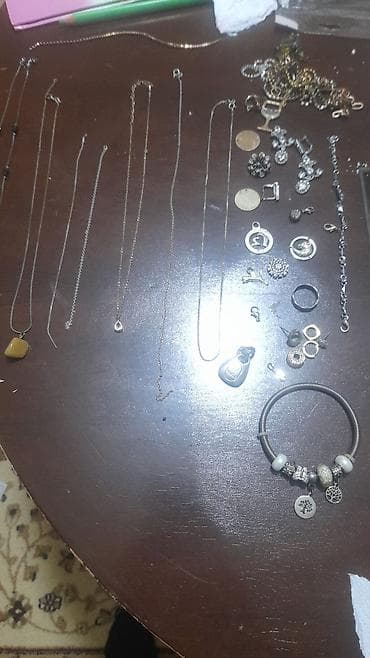 Müxtəlif əşyalar dəsti – elektronika, saatlar və bəzək aksesuarları lalafo.az -da Müxtəlif əşyalar dəsti – elektronika, saatlar və bəzək aksesuarları