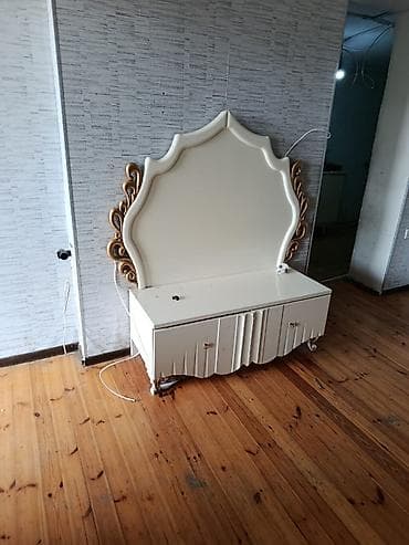 karandaş seti: Mebel dəsti – vitrin dolabları və TV tumbası - Rəng: krem/ivory — 1