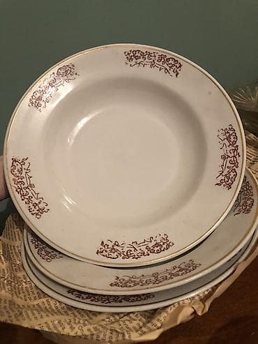 Köhnenin nelbeki boşqabları sekilde bir yerde olanlar 10 manat — 5