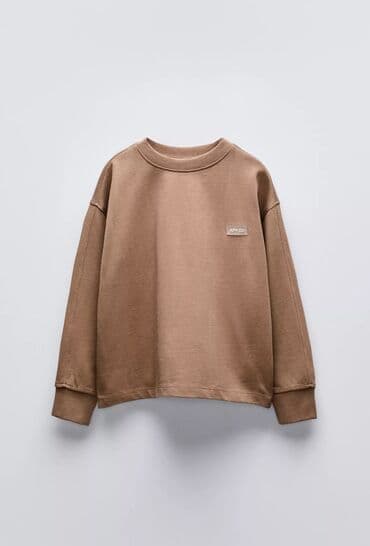 Manejlər: Zara 13-14 yaş Tərkib: - Oversize kəsimli svitşot – yuvarlaq yaxalı — 2