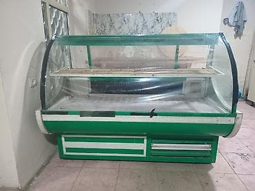 Məhsul: Soyuduculu vitrin (mağaza/kafe üçün) Xüsusiyyətlər: - Ön