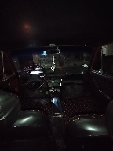 Motonəqliyyat: VAZ 21011, qırmızı rəng, sedan kuzov. Xarici hissə: - Klassik xrom — 5