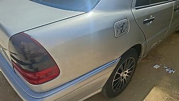 opel c: Mercedes-Benz C-Class: 1.8 l | 1998 il Sedan — 10