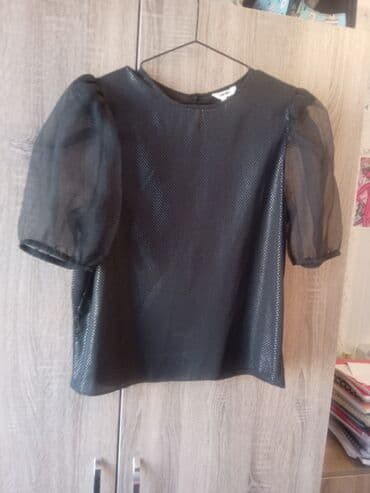 atlas köynəklər: KOTON-dan,qara, qolları tüllü, parıltılı bluz. 42 ölçüdür. Cəmi bir — 2