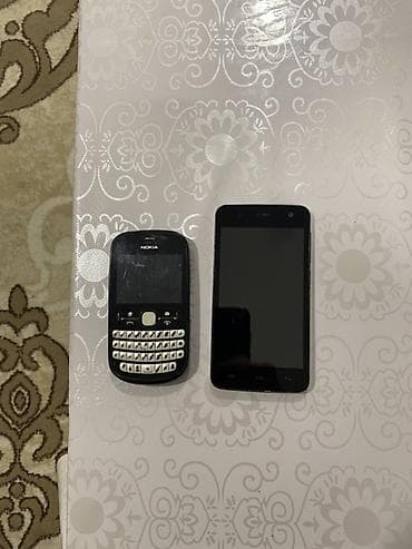 telofonar: Iki telefon birlikdə. 1) Nokia Asha 200 seriyası tipli düyməli — 1