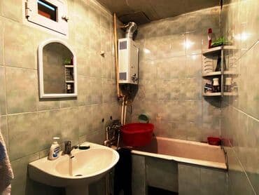 9 ci mikrorayon satilan evler: Bakı, 3 otaqlı, Köhnə tikili, 85 kv. m — 10