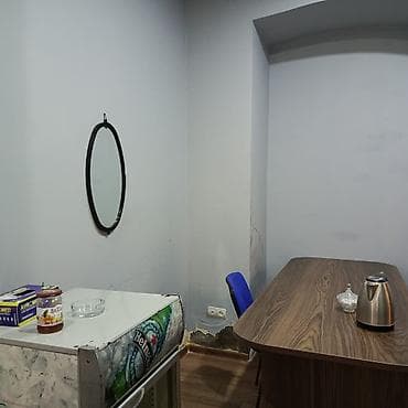 mebel fabrikləri: Icarəyə verilir – kiçik ofis sahəsi Ünvan: mərkəzi küçəboyu piyada — 5