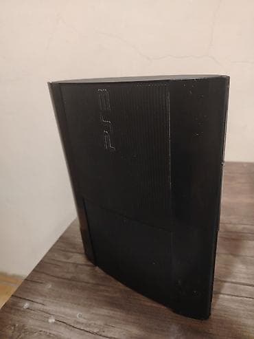 PlayStation 3 qara rəng yaxşı vəziyyətdədi 500gb yaddaş Super Slim