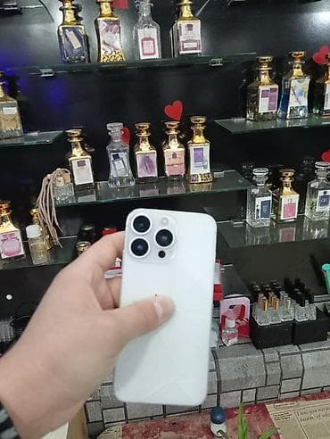 iphon 15: Məhsul: Ağıllı telefon (ağ rəng), üçlü arxa kamera modulu və LED flaş — 6