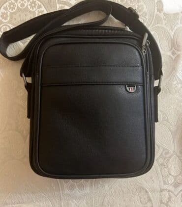 Qara çiyin çantası – kompakt və gündəlik istifadə üçün praktik model