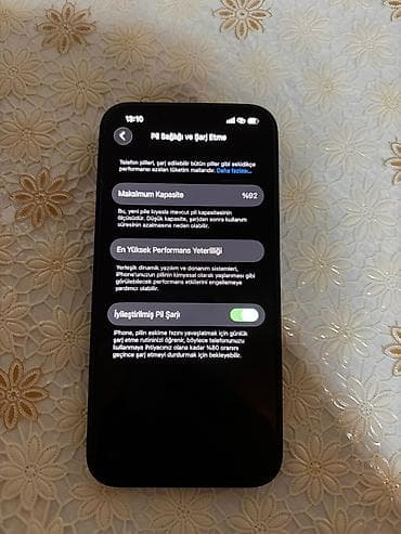 iphone 11 pro gold: Qara, Face ID — 5