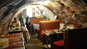 novxani restoranlar: Yasamal rayonu,Daxili işlər Nazirliyin yaxınlığında, 90 kv.m sahəsi — 1