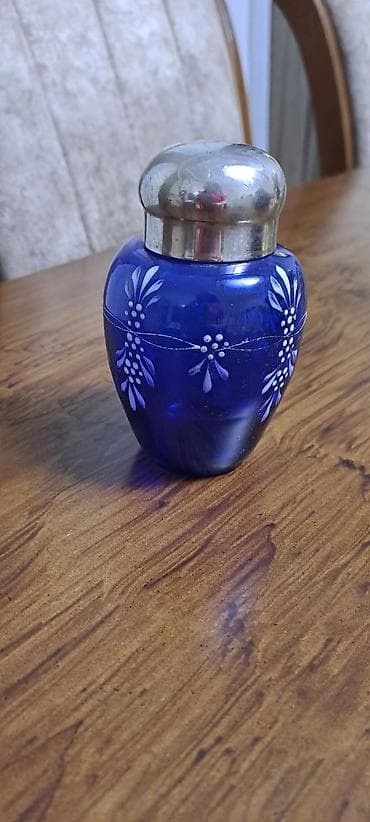 hediyye 8 mart: Kobalt-mavi şüşədən dekorativ bankalar – metal qapaqlı - Material — 1