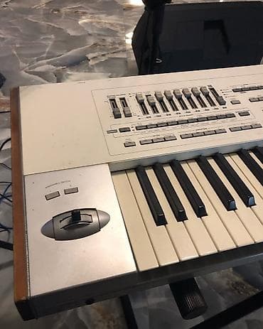 sintezator qiymetleri: Синтезатор, Korg — 8