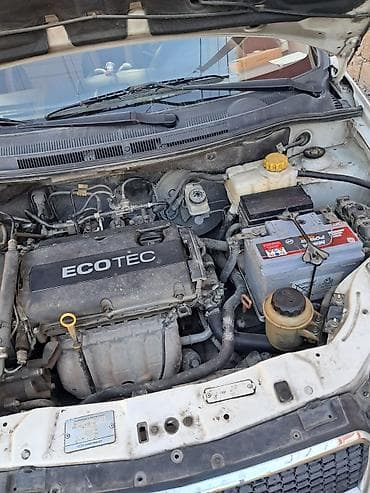 statır: Ailə üçün əlverişli 5 qapılı hetçbek. Ağ rəngli kuzov, yüngül lehimli — 9