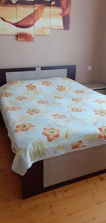 Yataq dəsti 
Satılır 120₼
Matras yoxdur 
Taxt 160/2
Ünvan Qaraçuxur — 4