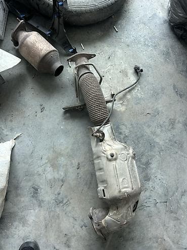 byd universal: Avtomobil üçün egzoz sistemi hissələri satılır. Şəkillərdə — 2