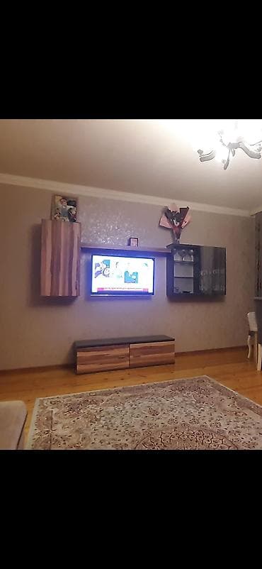 qapi ustu: TV stendi və divar asma modul dəsti - Müasir dizaynlı qonaq otağı — 1