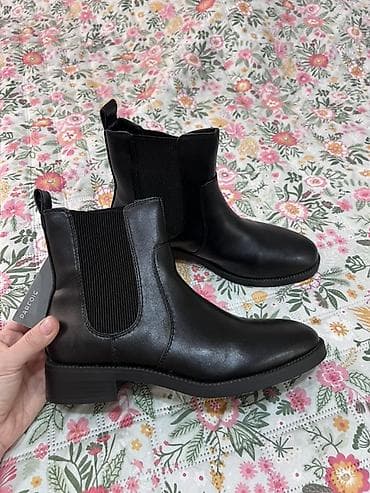 Yeni Parfois qadın çəkməsi – Chelsea stilində, qara rəng. Olcu 39