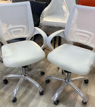 кресло для компьютера: Новый, С колесиками, Рукояти не регулируются, Ткань — 5