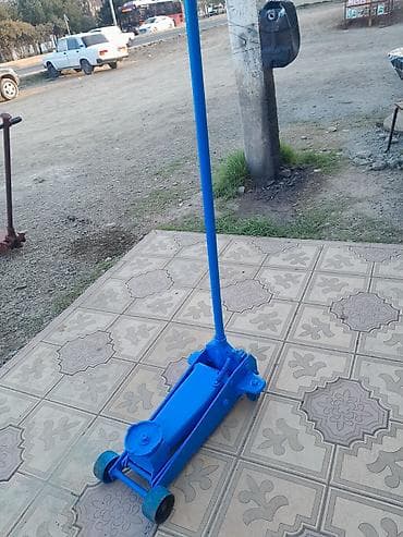 Şin və təkərlər: Hidravlik arabalı domkrat - Tip: Döşəmə tipli hidravlik domkrat — 1