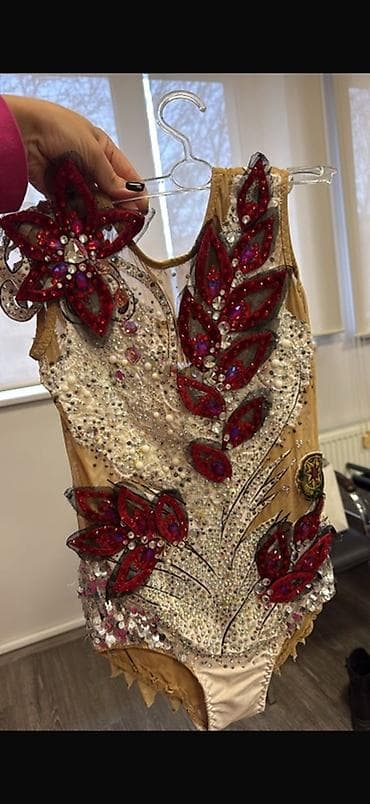 pul kolleksiya: Gimnastikası üçün geyimləri 1) Qırmızı-ağ daşlı 100 azn 7-9 yash 2) — 1