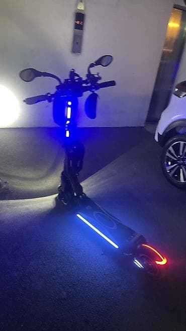 Elektrik nəqliyyatı: Şəhər üçün güclü elektrik skuteri - Rəng: qara, zərif dizayn - Geniş — 3