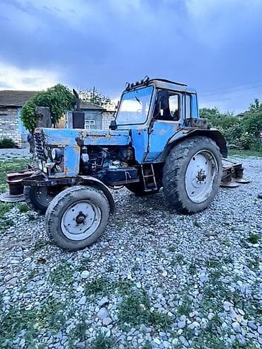 balaca maşın: MTZ traktor, kabinəli, arxa 3 nöqtəli asqı və PTO ilə. Mexaniki — 1