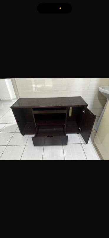 əncir ağacı: Ofis mebel dəsti – tünd qəhvəyi, klassik dizayn Tərkibi: - — 5