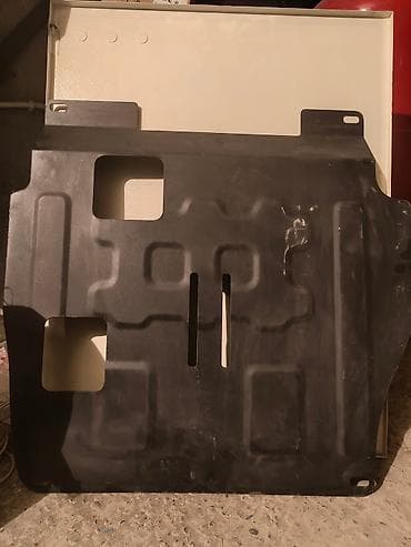 e 240: Bu, avtomobilin mühərriki və ya şassisi üçün nəzərdə tutulmuş mühafizə — 1