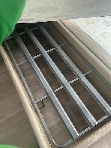 tek taxt: 2 təknəfərlik çarpayı, 2 tumba — 2