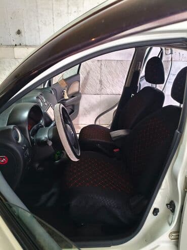 2107 oturacaqlar: Nissan March: 1.2 l | 2012 il Hetçbek — 6