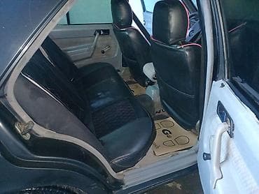Motonəqliyyat: Mercedes-Benz 190 (W201): 1.8 l | 1990 il Sedan — 8