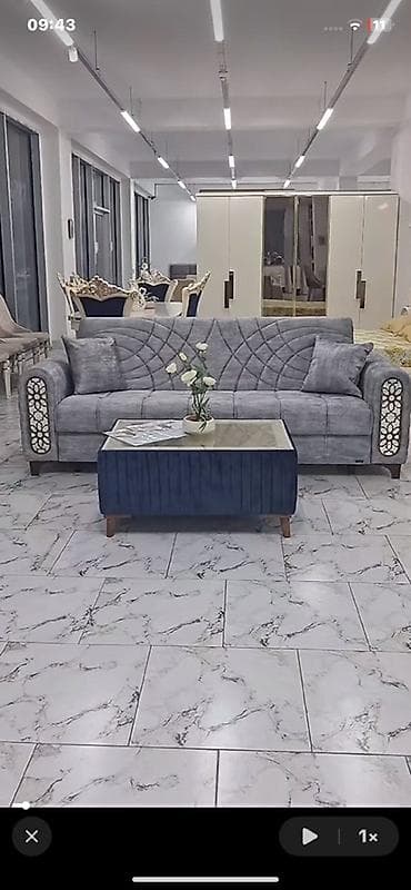 divan uzduyu: Yeni, Divan, Kredit var, Azərbaycan — 1