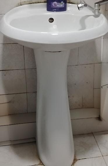 Sanitar qovşaq dəsti – ayaqüstü çanaq lavabosu və unitaz Hər biri — 1