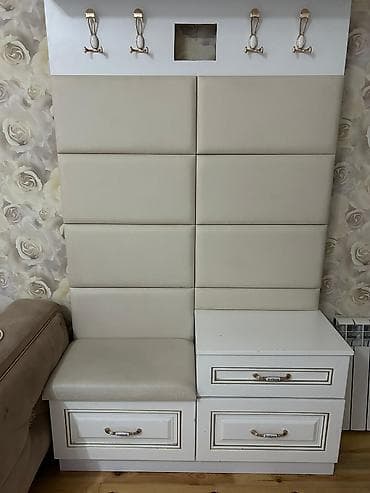 dəhliz asılqanı: İşlənmiş, 3 qapılı, Bej, Digər material, Açılan, Düz dolab — 1