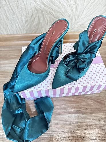 brend ayaqqabi: Pelinin Ayakkabilar yenidir geyinilmeyib
39 razmer 40 manat — 3